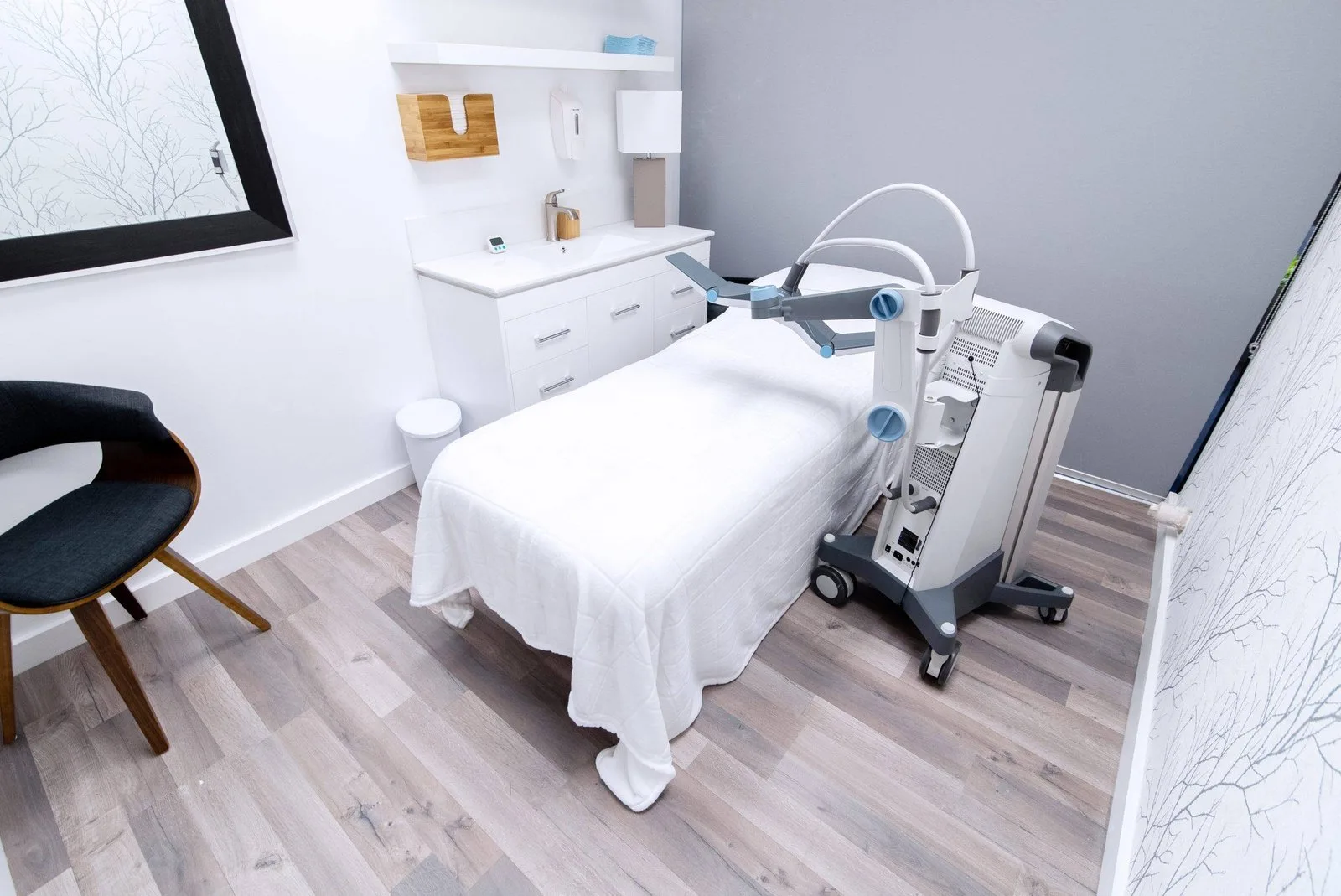 Device treatment room